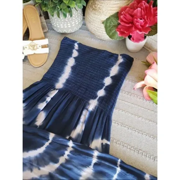 Blue and white tie dye design long strapless maxi dress. - Picture 4 of 10